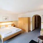 リンデ ホテル 3*