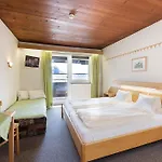 ホテル リンデ ヴェルグル